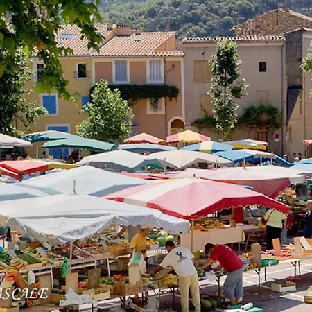 La Terrasse سانت-بول-تروا-تشاتو
